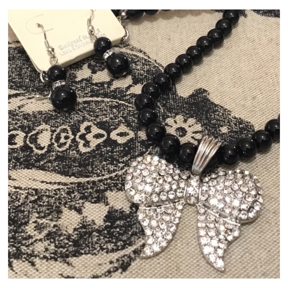 Flashy New Rhinestone Bow Black Glass Beaded Necklace Earrings Set